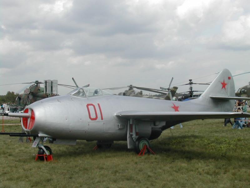 Русский истребитель МиГ-9